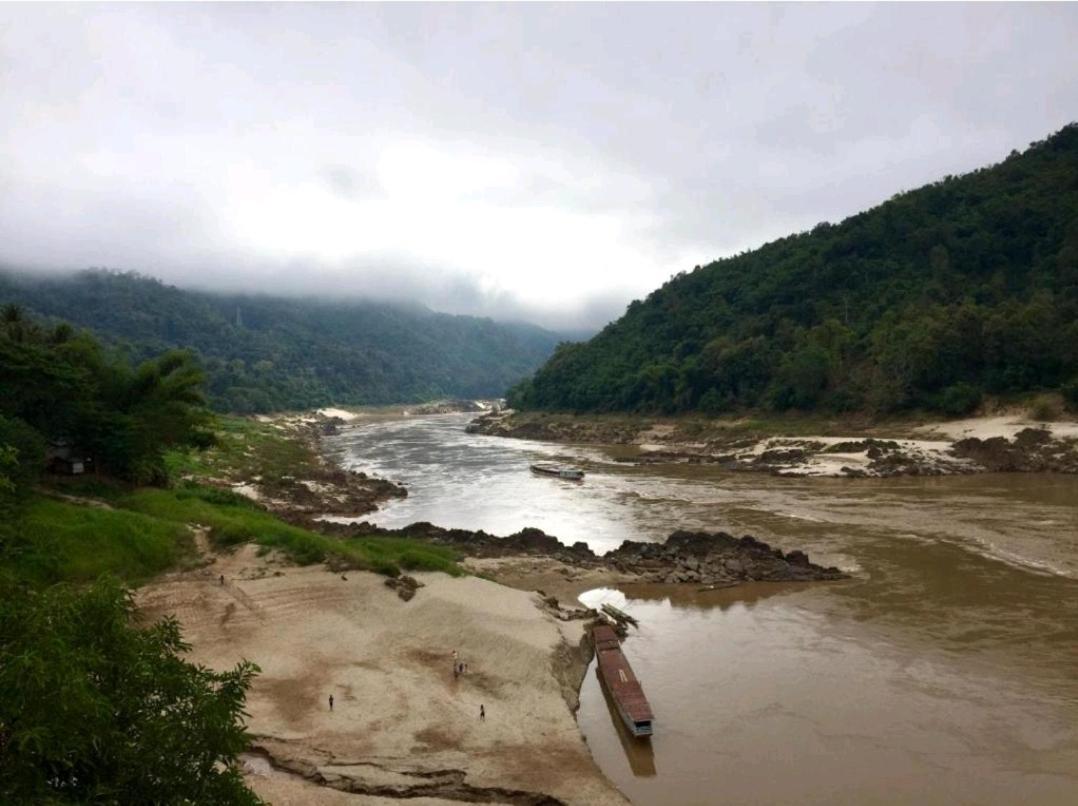 Апартаменты Mekong Backpackers Пакбенг Экстерьер фото