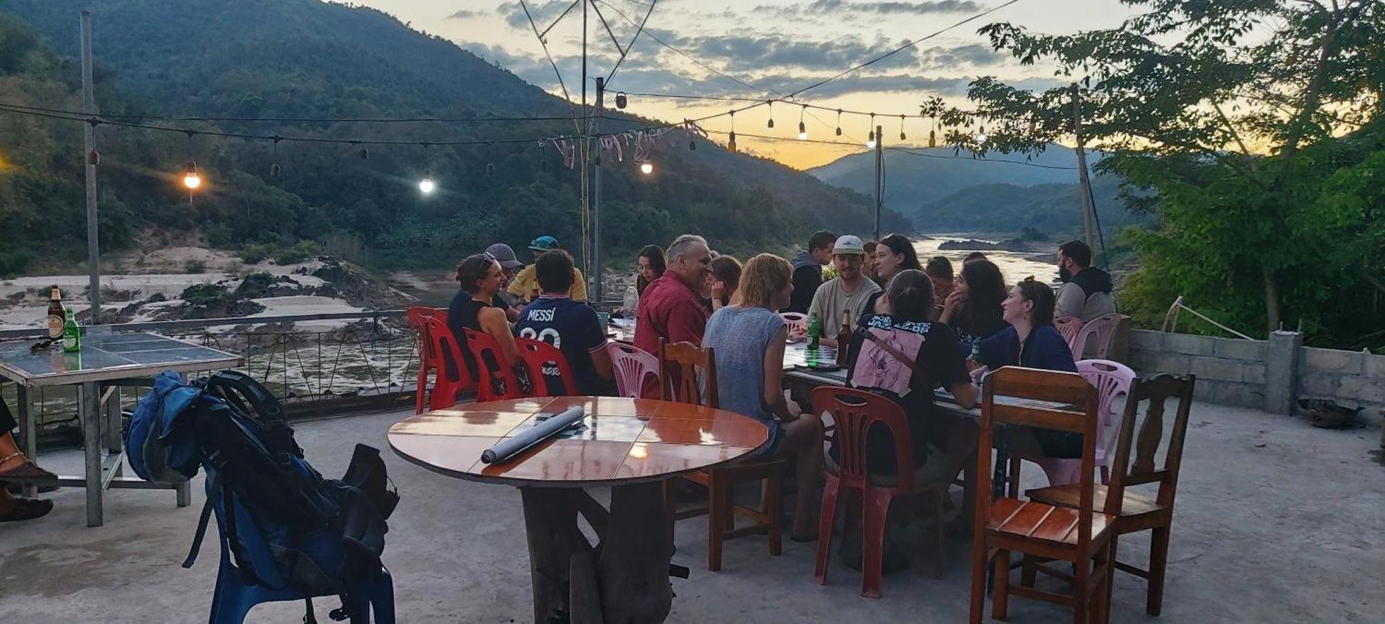 Апартаменты Mekong Backpackers Пакбенг Экстерьер фото