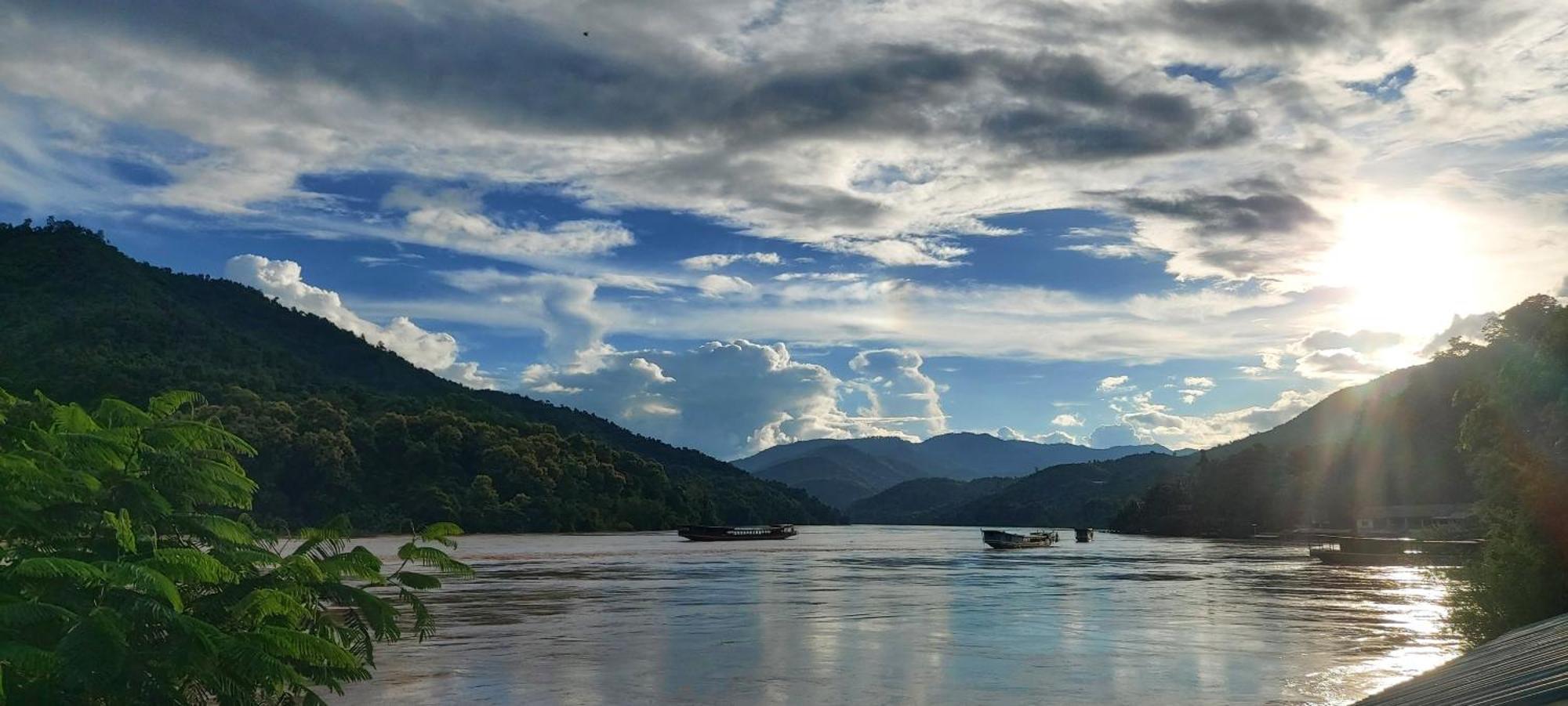 Апартаменты Mekong Backpackers Пакбенг Экстерьер фото