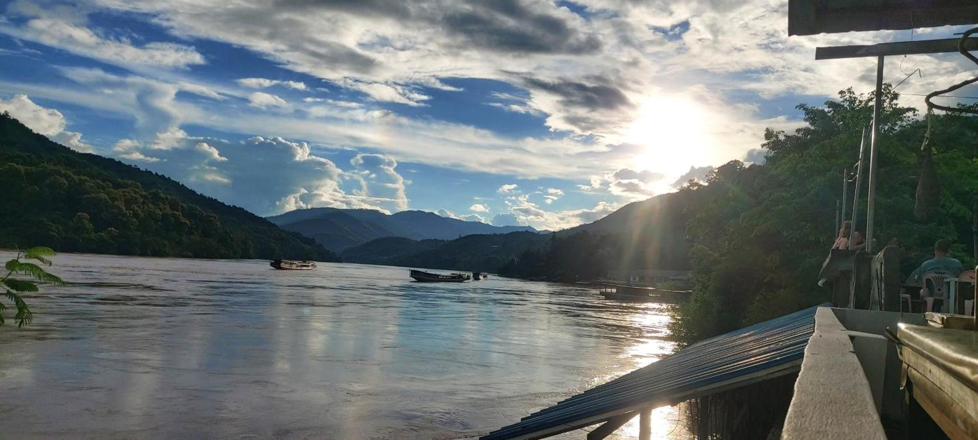 Апартаменты Mekong Backpackers Пакбенг Экстерьер фото